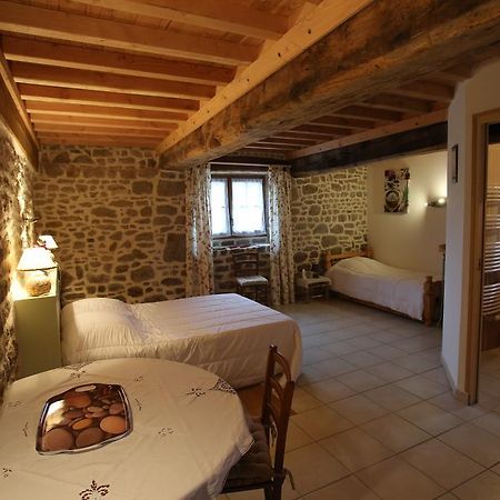 Ferme Cidricole Hugues Desfrieches Bed and Breakfast Sainte-Marguerite-de-Carrouges Kamer foto