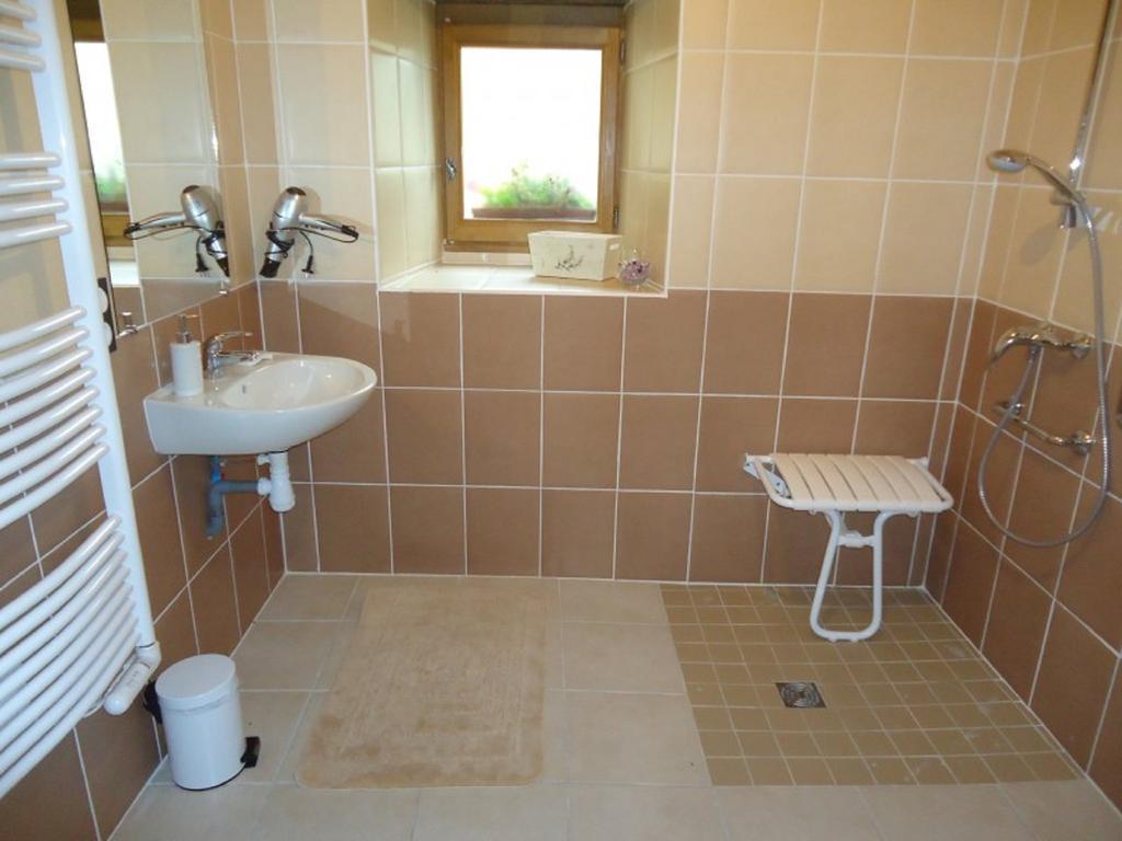 Ferme Cidricole Hugues Desfrieches Bed and Breakfast Sainte-Marguerite-de-Carrouges Kamer foto