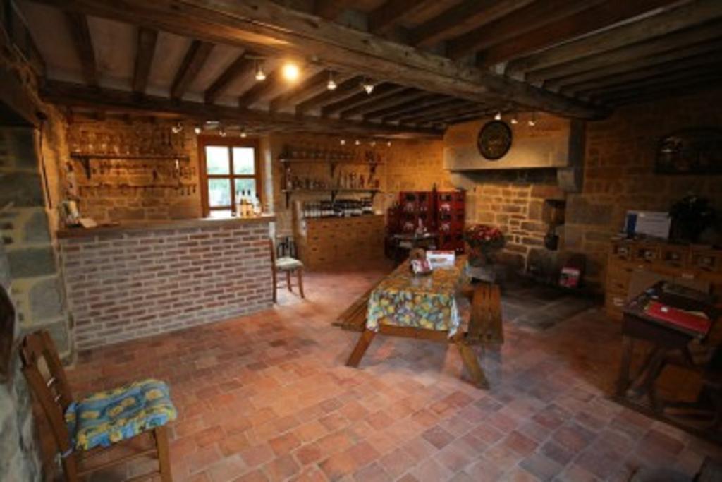 Ferme Cidricole Hugues Desfrieches Bed and Breakfast Sainte-Marguerite-de-Carrouges Buitenkant foto